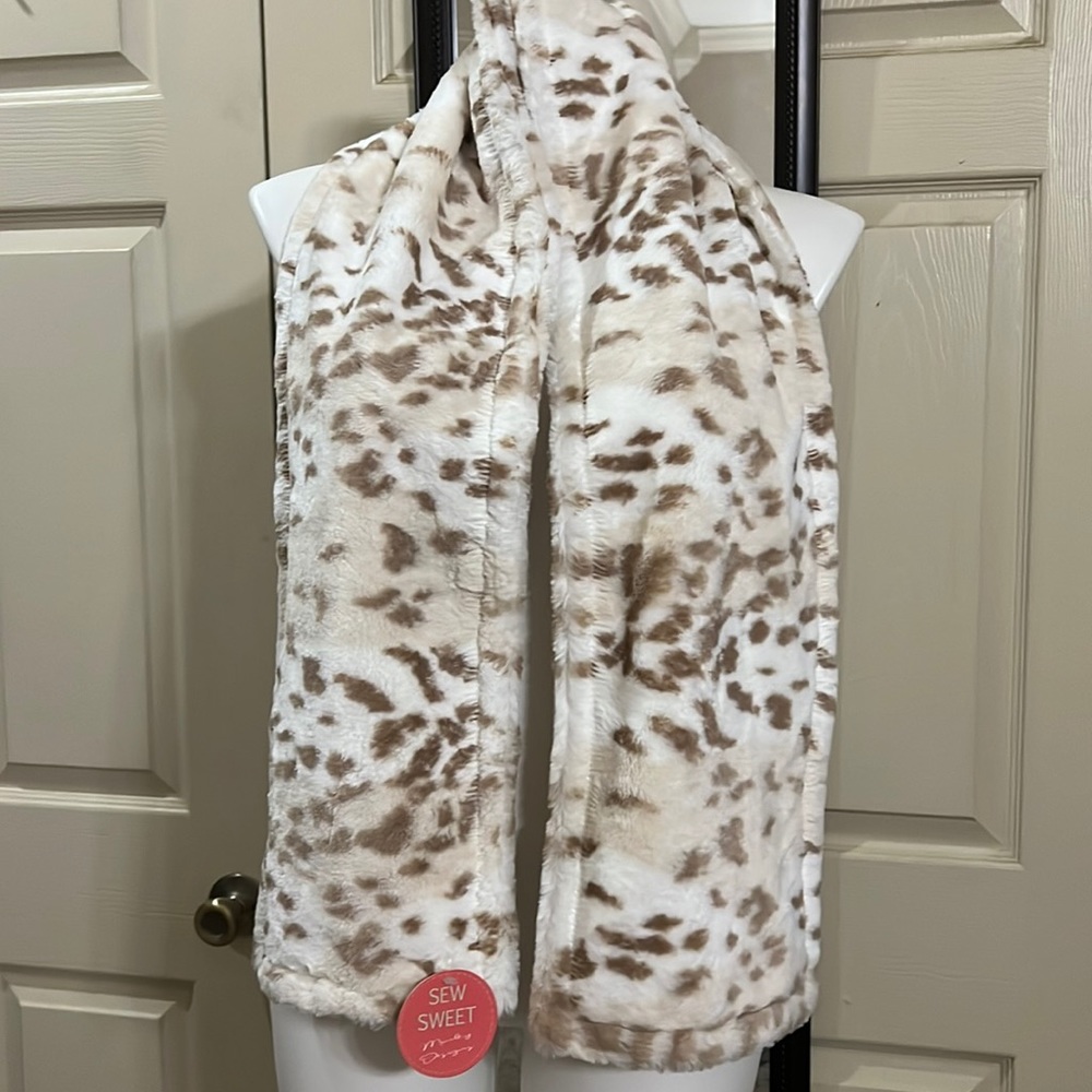 New with tags Minky Scarf